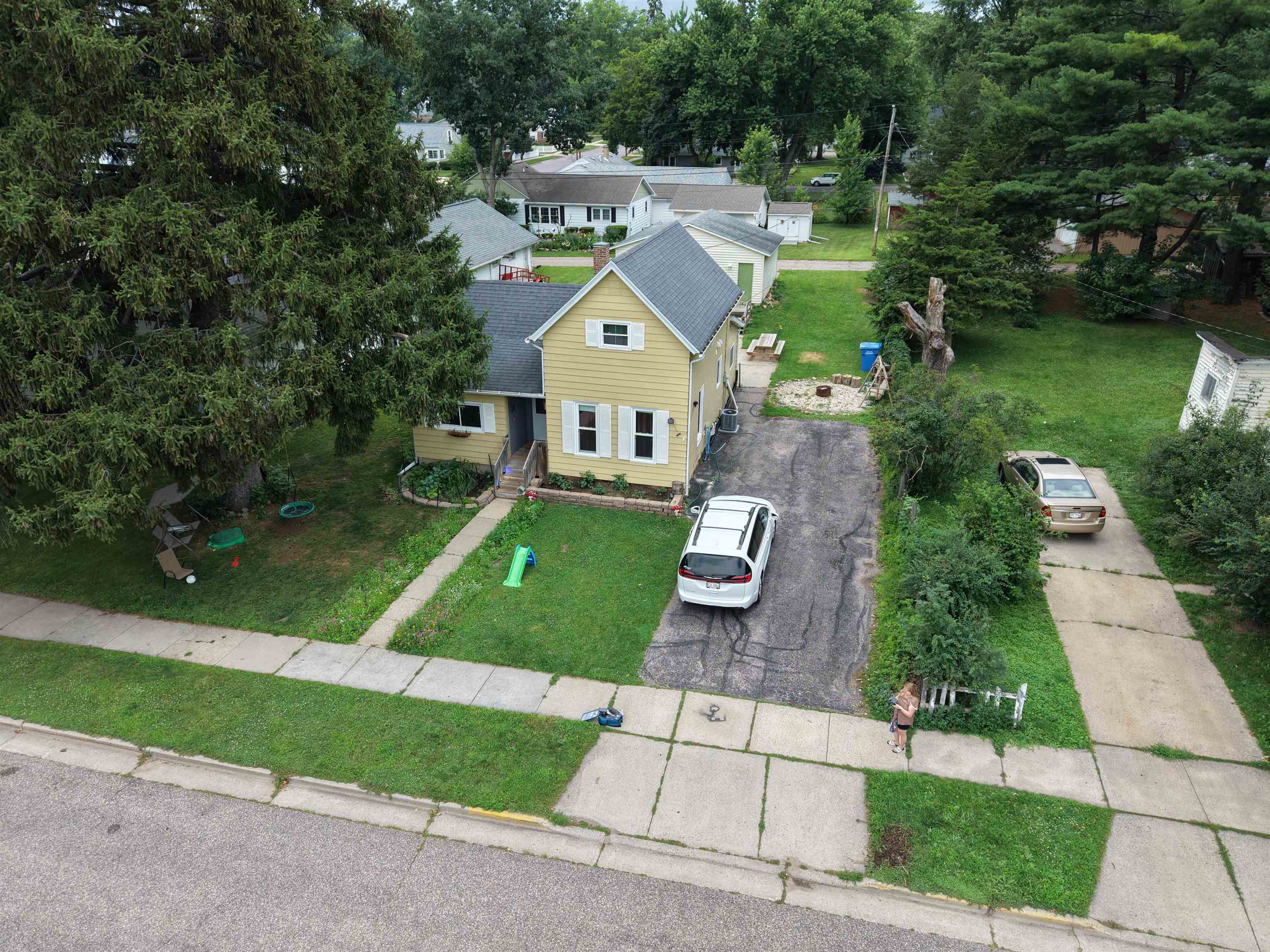 611 9th Street Baraboo, WI 53913 - Photo 2 of 34