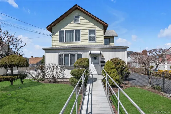 $999,999 | 1118 West Broadway, Hewlett, NY 11557