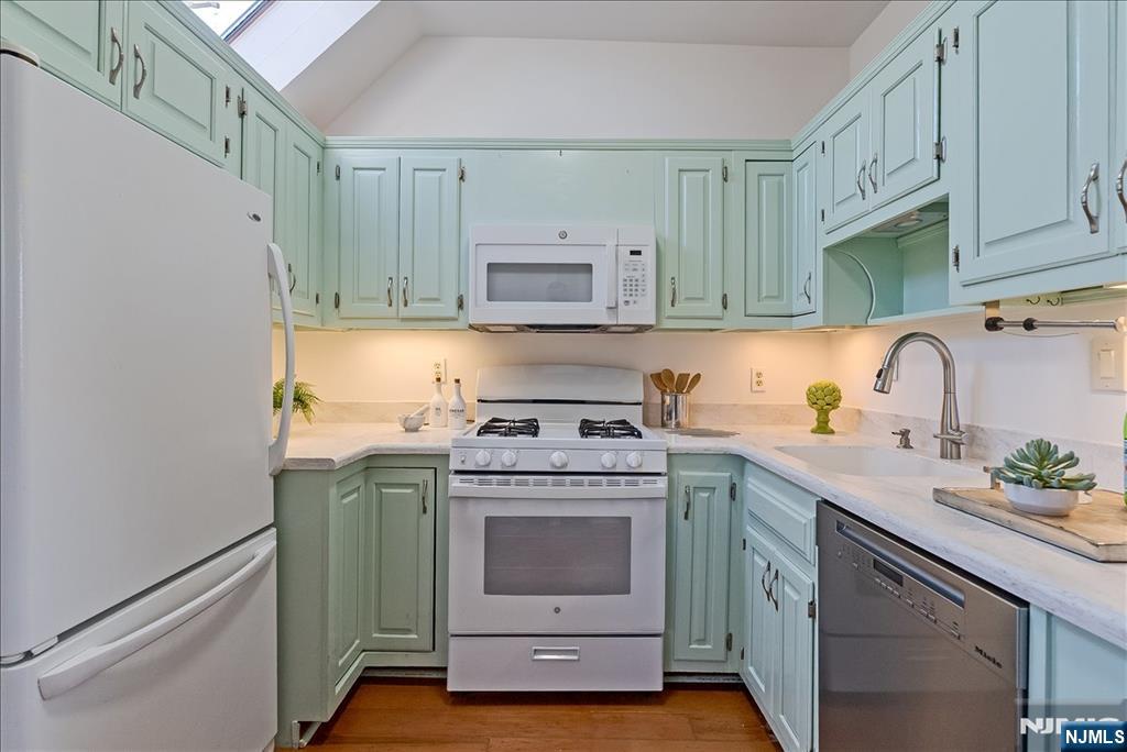 74 Porter Place Montclair, NJ 07042 - Photo 17 of 42