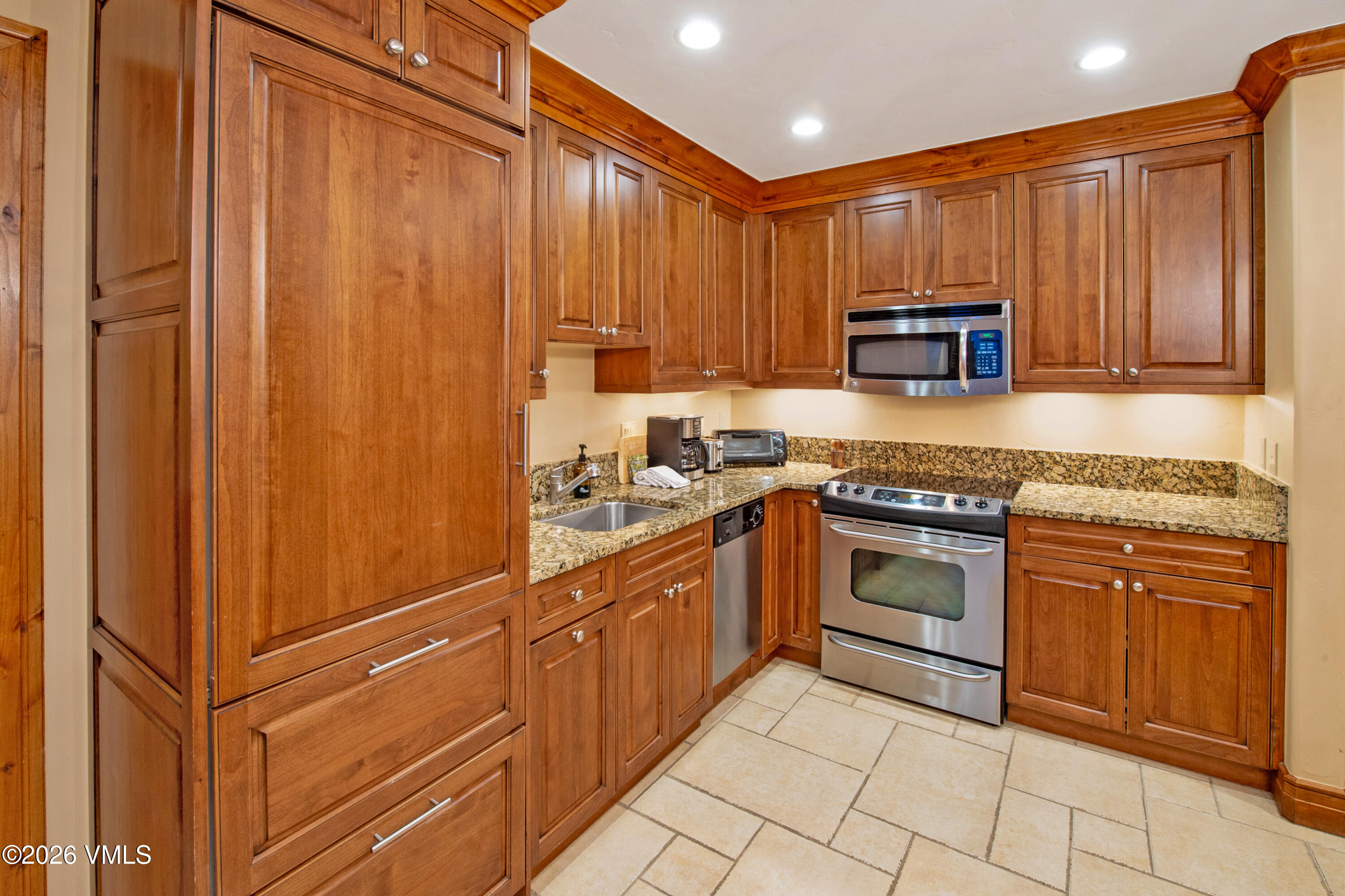 548 South Frontage Road West, Unit 201 Vail, CO 81657 - Photo 7 of 27 20260205_Westwind_201_0044