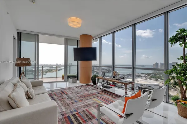$11,000 | 1100 Biscayne Boulevard, Unit 3901, Miami, FL 33132