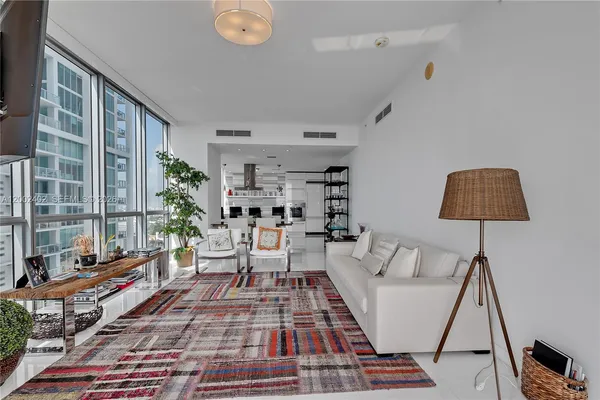 $11,000 | 1100 Biscayne Boulevard, Unit 3901, Miami, FL 33132