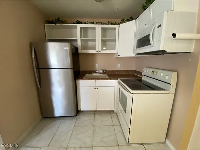 $995 | 17375 Dowling Drive, Unit 17377, Fort Myers, FL 33967