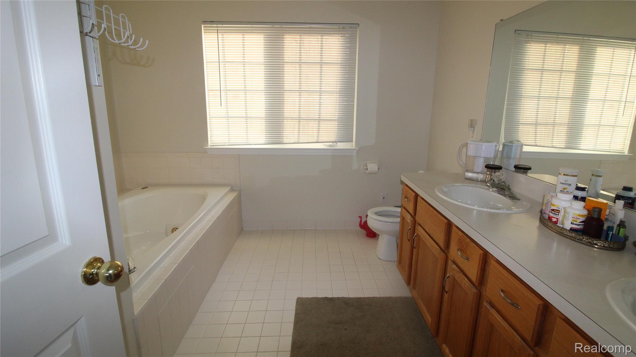 1325 Millbrook Road Canton, MI 48188 - Photo 20 of 41 IMG_1167.JPG