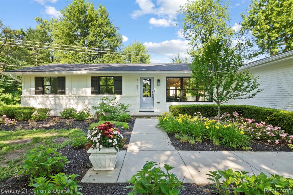 21651 Currie Road Northville, MI 48167 - Photo 5 of 52 Gallery Image 5