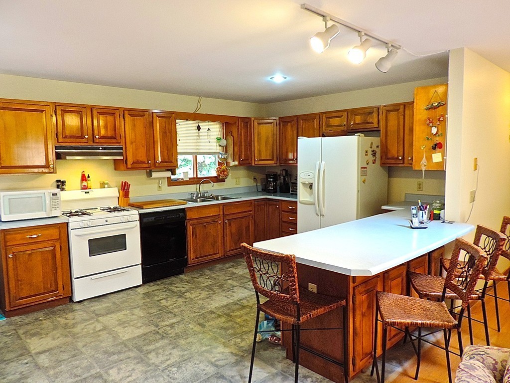 10 Wilson Graves Road Shelburne, MA 01370 - Photo 5 of 24 Gallery Image 5