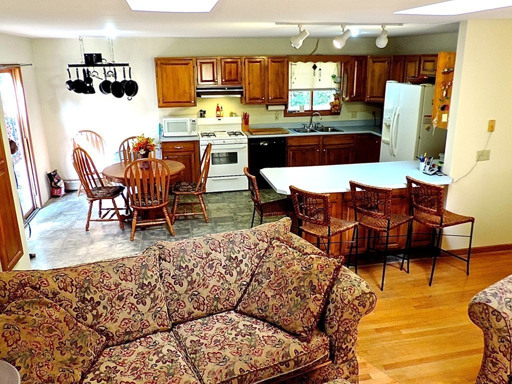 10 Wilson Graves Road Shelburne, MA 01370 - Photo 6 of 24 Gallery Image 6