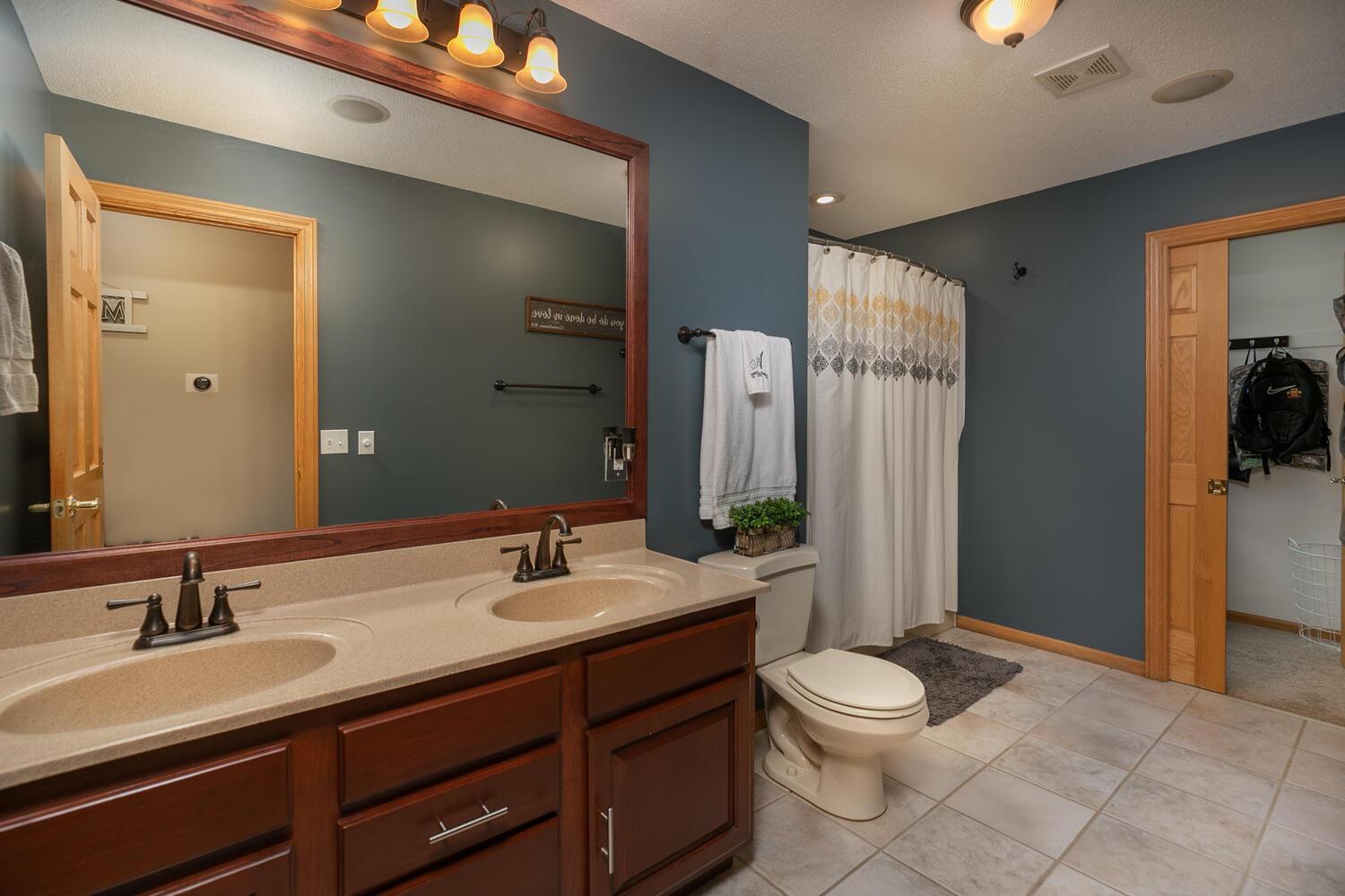 2530 Parkhill Lane Southwest Rochester, MN 55902 - Photo 15 of 36