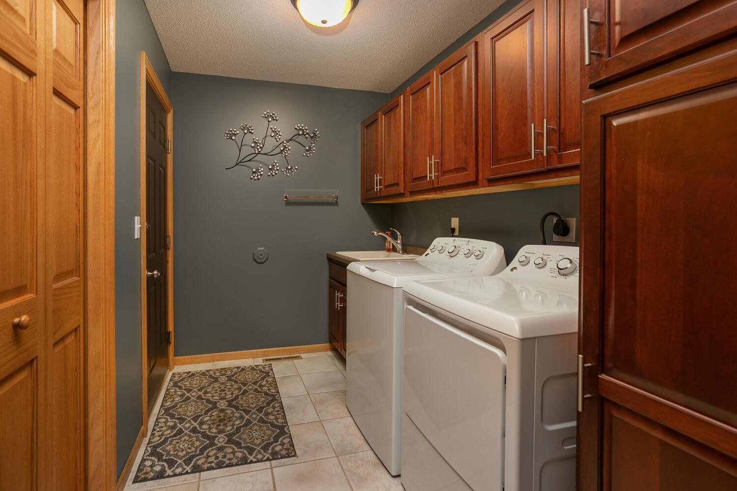2530 Parkhill Lane Southwest Rochester, MN 55902 - Photo 18 of 36