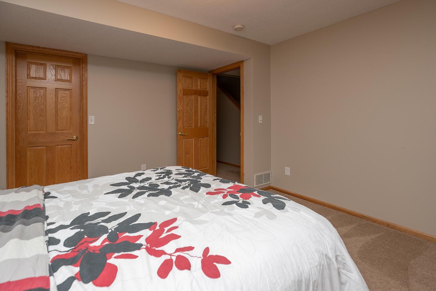 2530 Parkhill Lane Southwest Rochester, MN 55902 - Photo 24 of 36