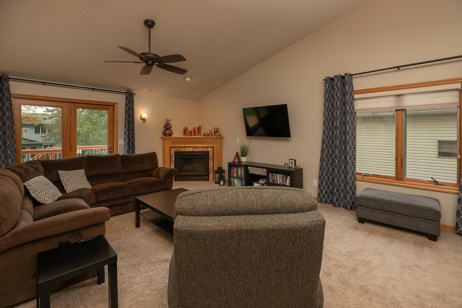 2530 Parkhill Lane Southwest Rochester, MN 55902 - Photo 4 of 36