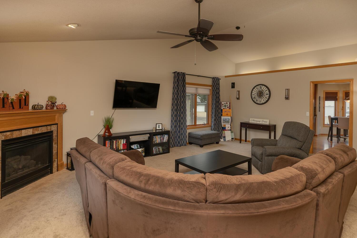 2530 Parkhill Lane Southwest Rochester, MN 55902 - Photo 5 of 36