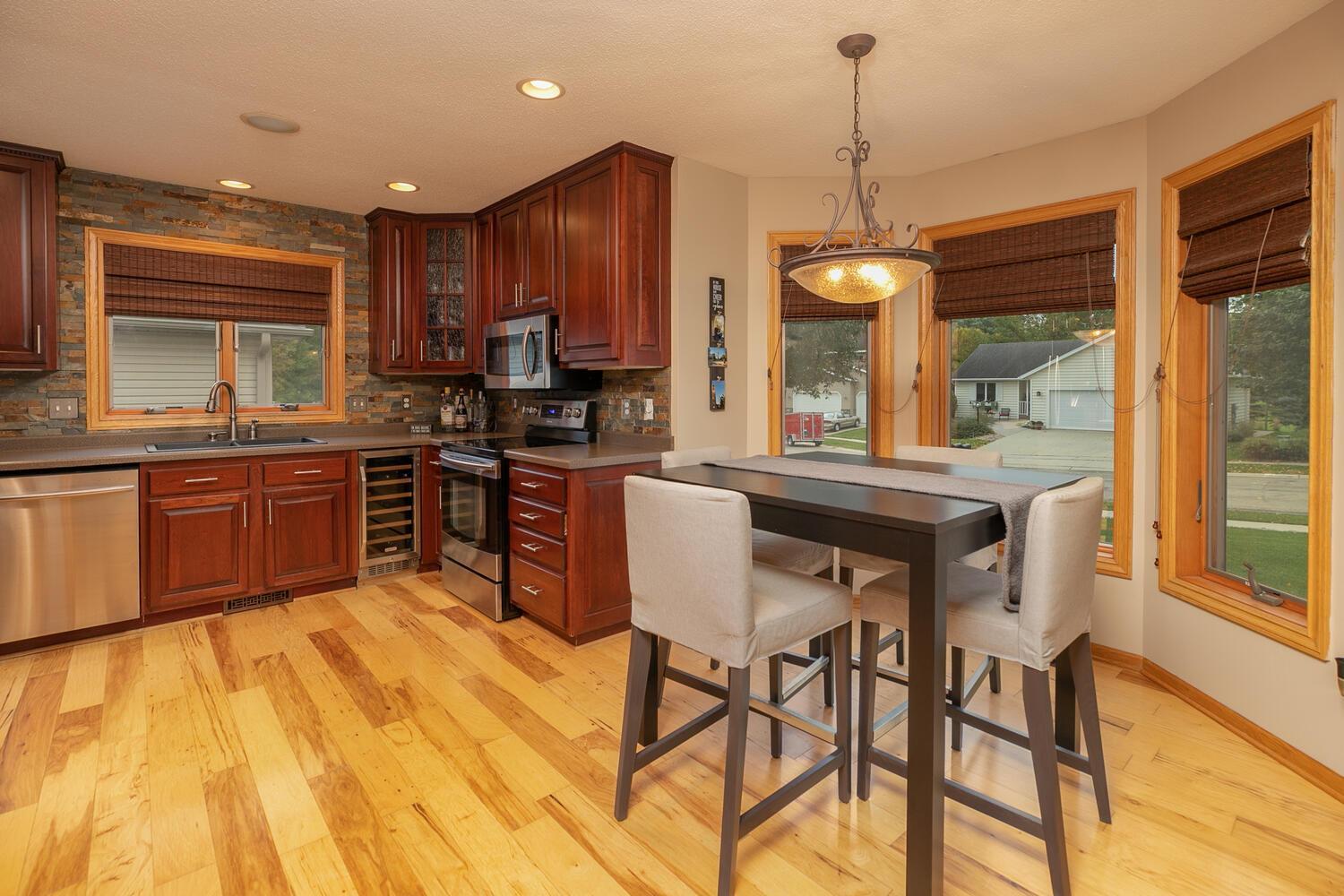 2530 Parkhill Lane Southwest Rochester, MN 55902 - Photo 8 of 36