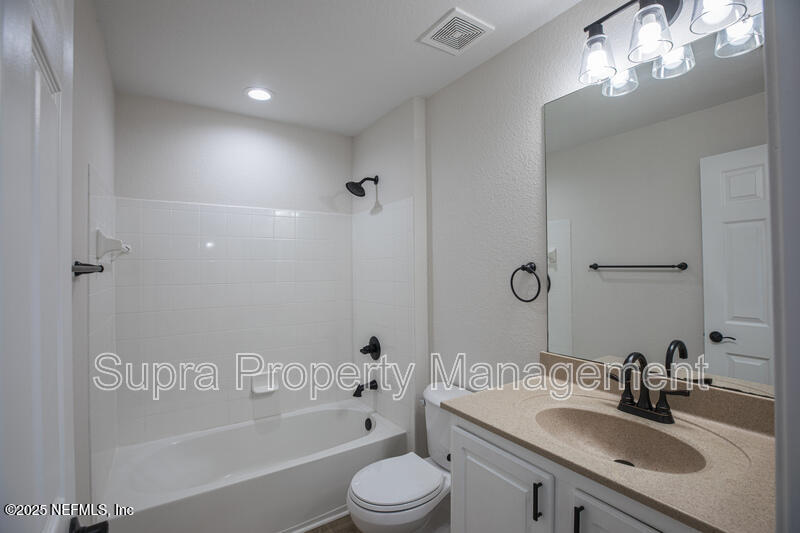 10075 Gate Parkway, Unit 2605 Jacksonville, FL 32246 - Photo 16 of 22 aabd3b40-cbf6-4eb7-b580-25dfe72a428c