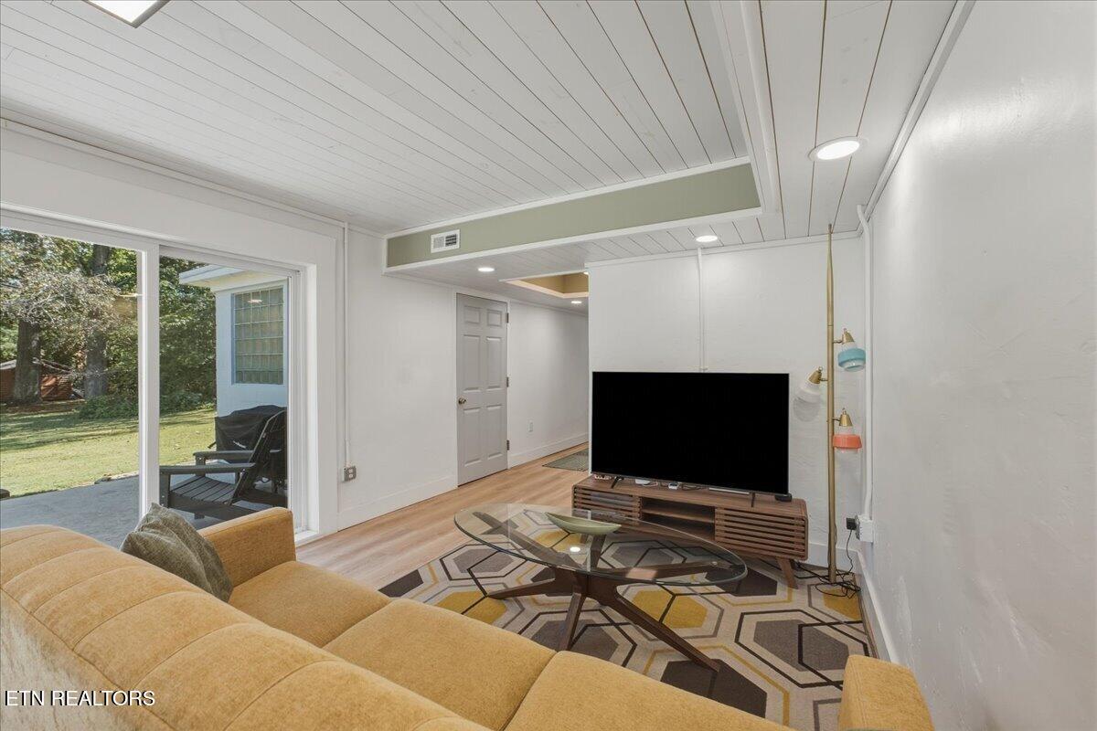 115 Pratt Lane Oak Ridge, TN 37830 - Photo 6 of 32 07-Living Room