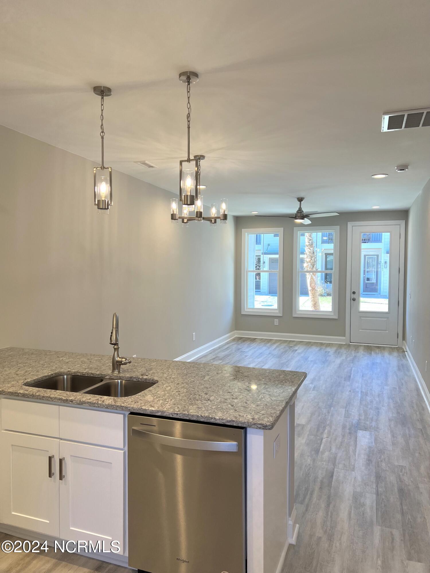 1910 Seacottage Way Wilmington, NC 28403 - Photo 4 of 17 IMG_6203