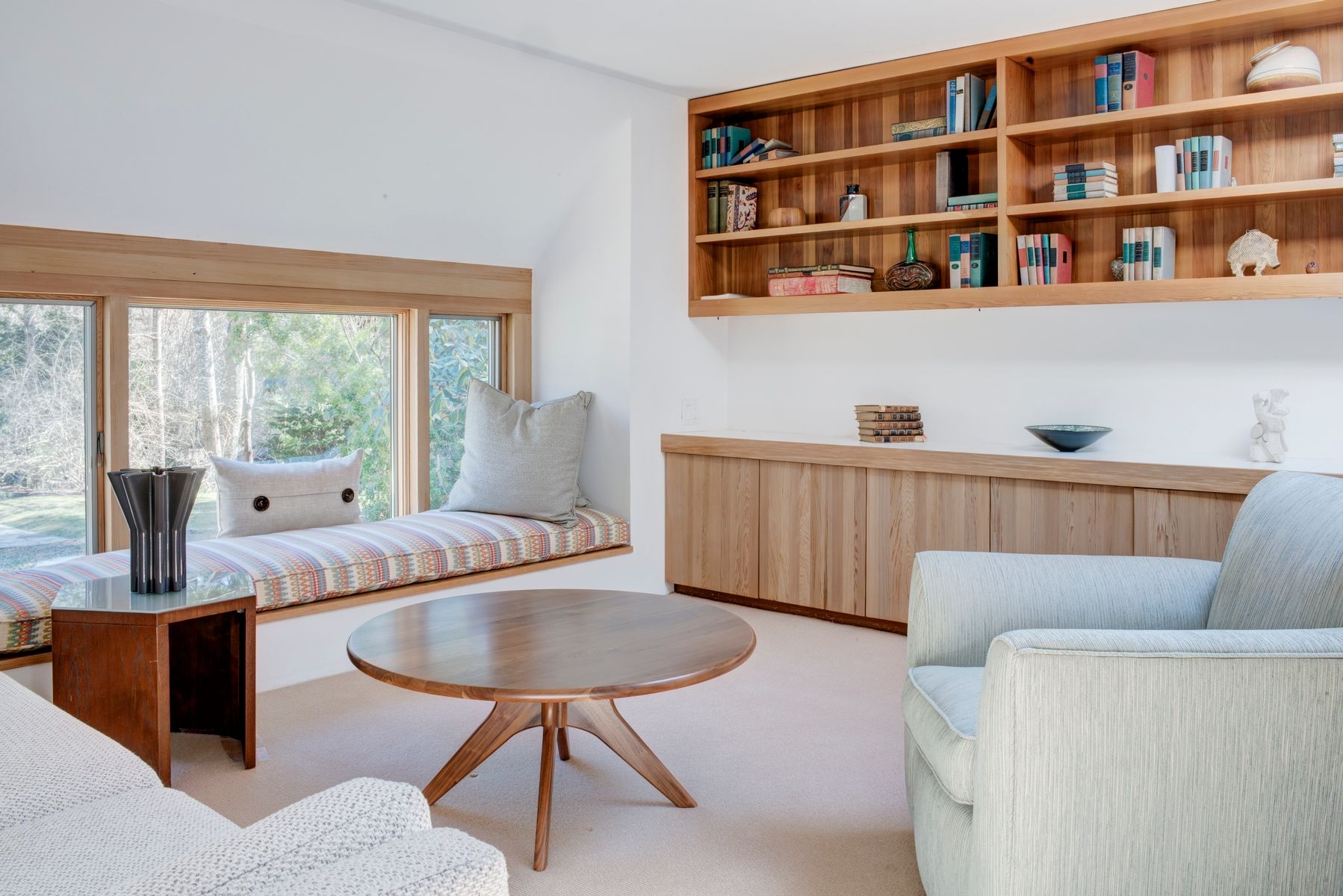 77 Cross Highway East Hampton, NY 11937 - Photo 9 of 17 a living room with furniture and a book shelf