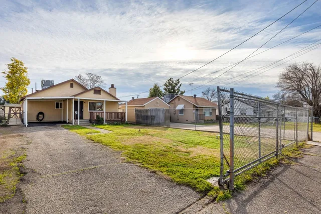 a front view of house with yard and entertaining space