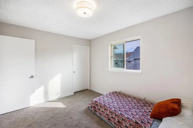 a view of back yard of the house