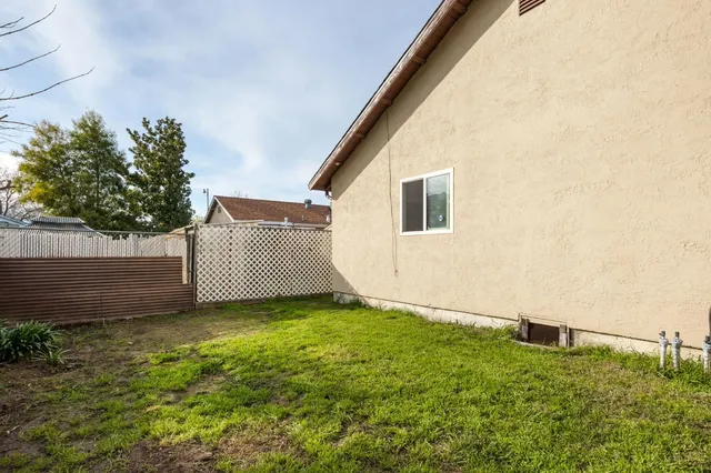 $330,000 | 2332 Piercy Way, Sacramento, CA 95838