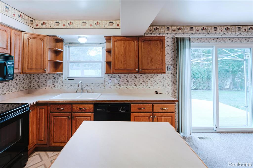 11366 Chicago Road Warren, MI 48093 - Photo 13 of 49