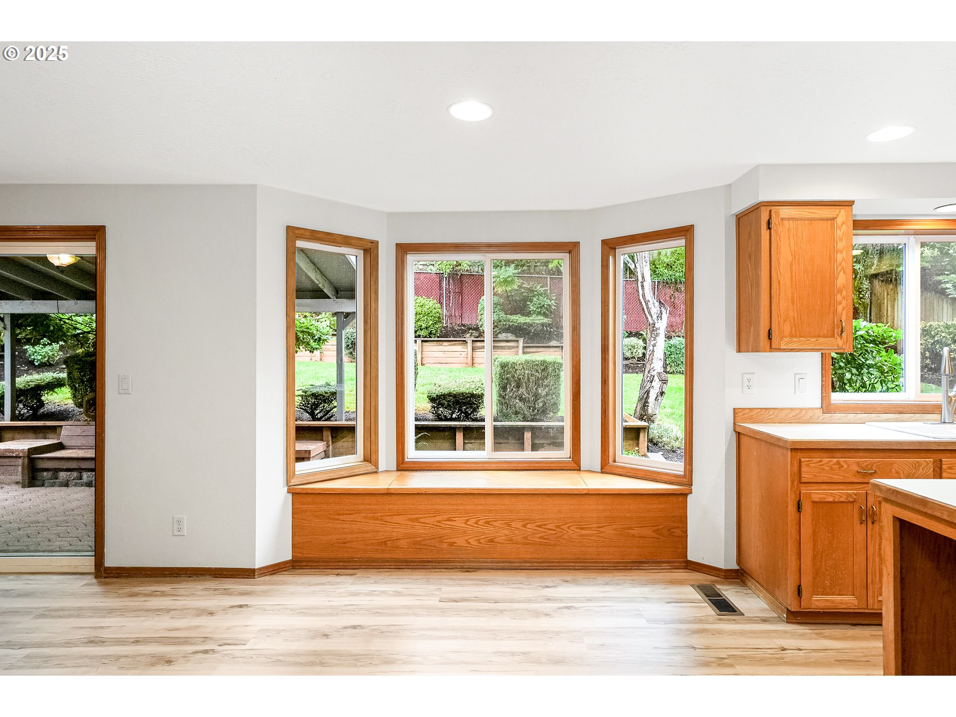 5561 Springwood Avenue Southeast Salem, OR 97306 - Photo 17 of 42 a view of livingroom with furniture window and front door