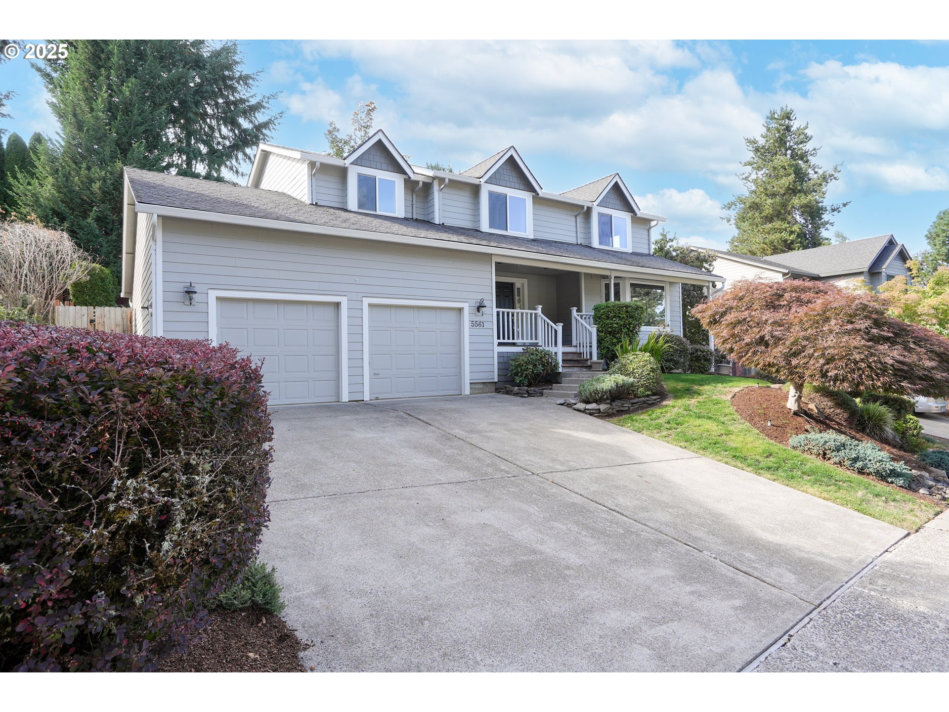 5561 Springwood Avenue Southeast Salem, OR 97306 - Photo 2 of 42 a front view of a house with a yard and garage