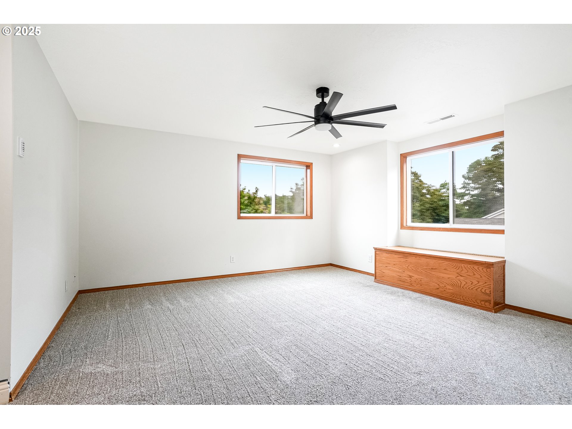 5561 Springwood Avenue Southeast Salem, OR 97306 - Photo 29 of 42 a view of an empty room with a window