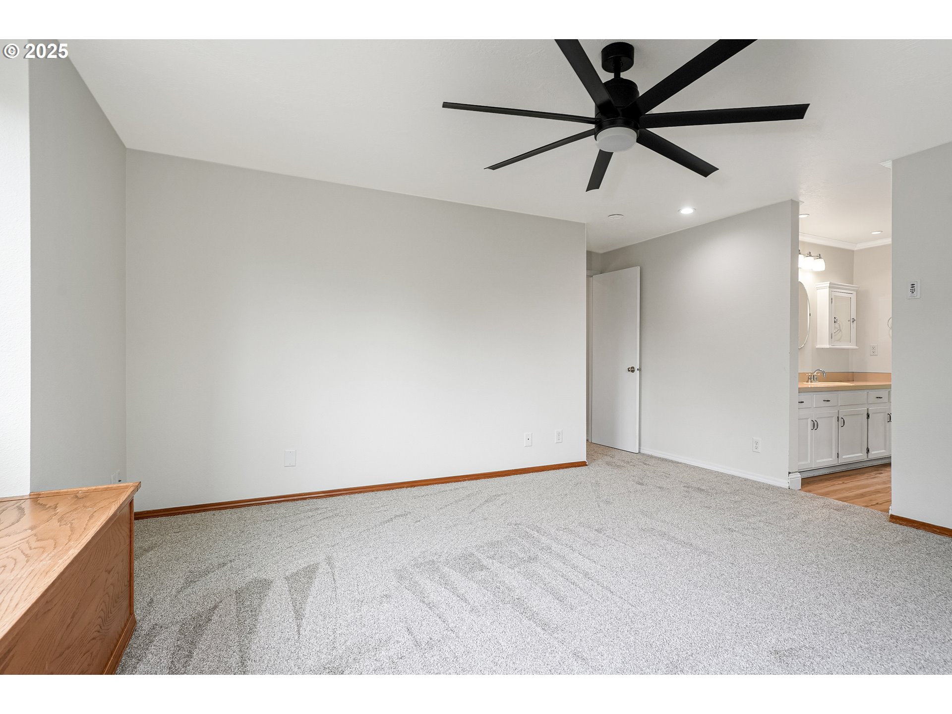 5561 Springwood Avenue Southeast Salem, OR 97306 - Photo 31 of 42 a view of an empty room and window