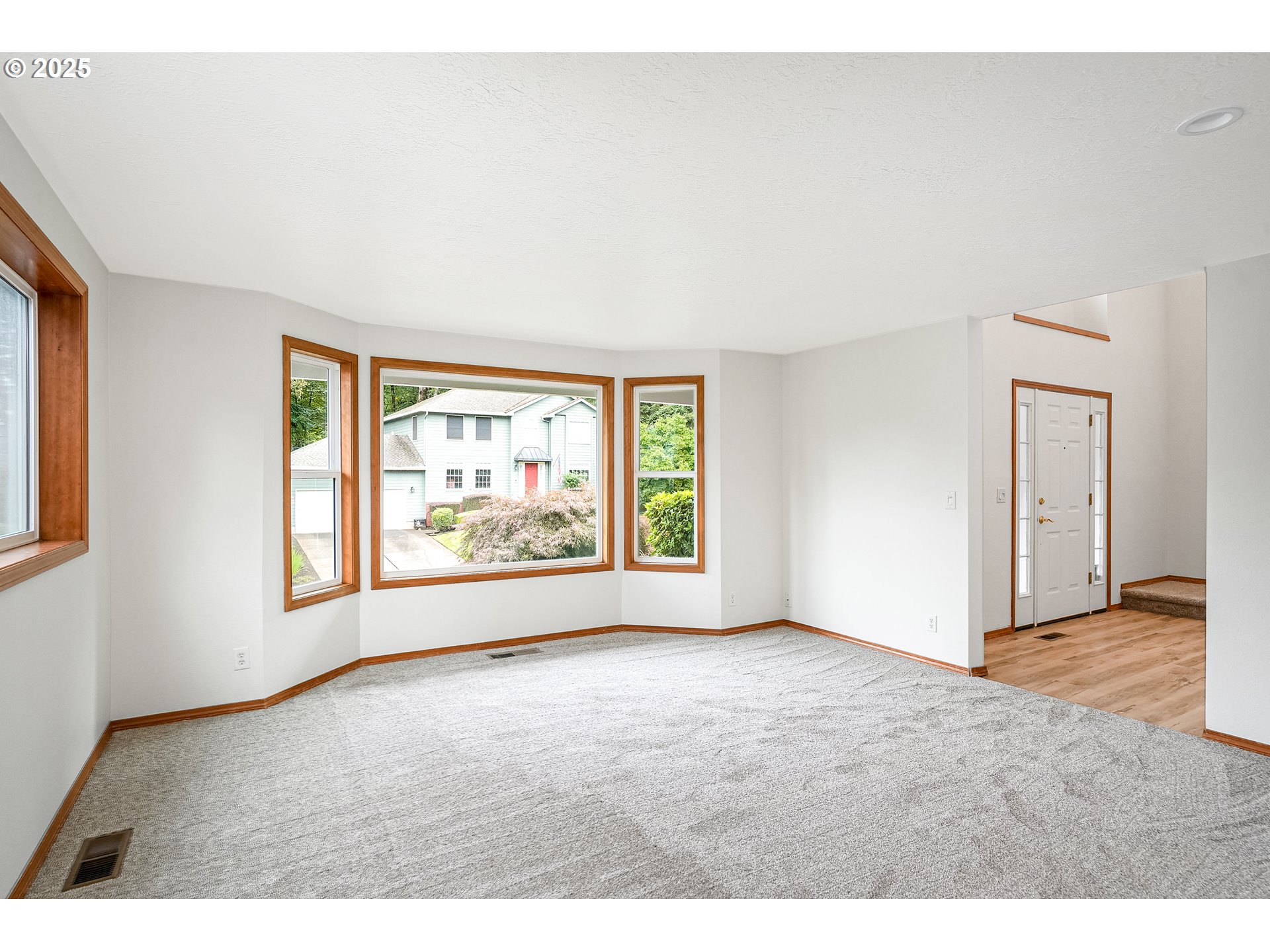 5561 Springwood Avenue Southeast Salem, OR 97306 - Photo 7 of 42 a view of an empty room with a window