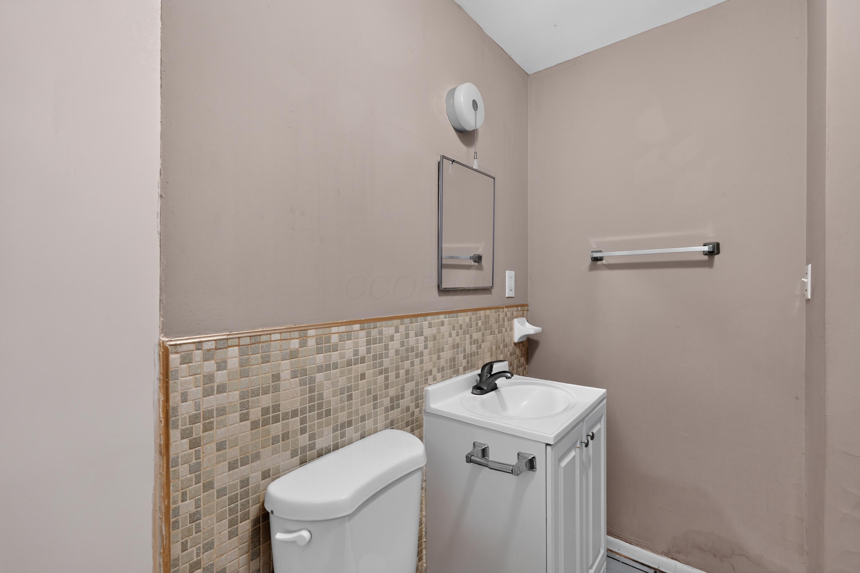 1251 Striebel Road Columbus, OH 43227 - Photo 20 of 24 20_1251_Striebel_Rd-Bathroom-8065