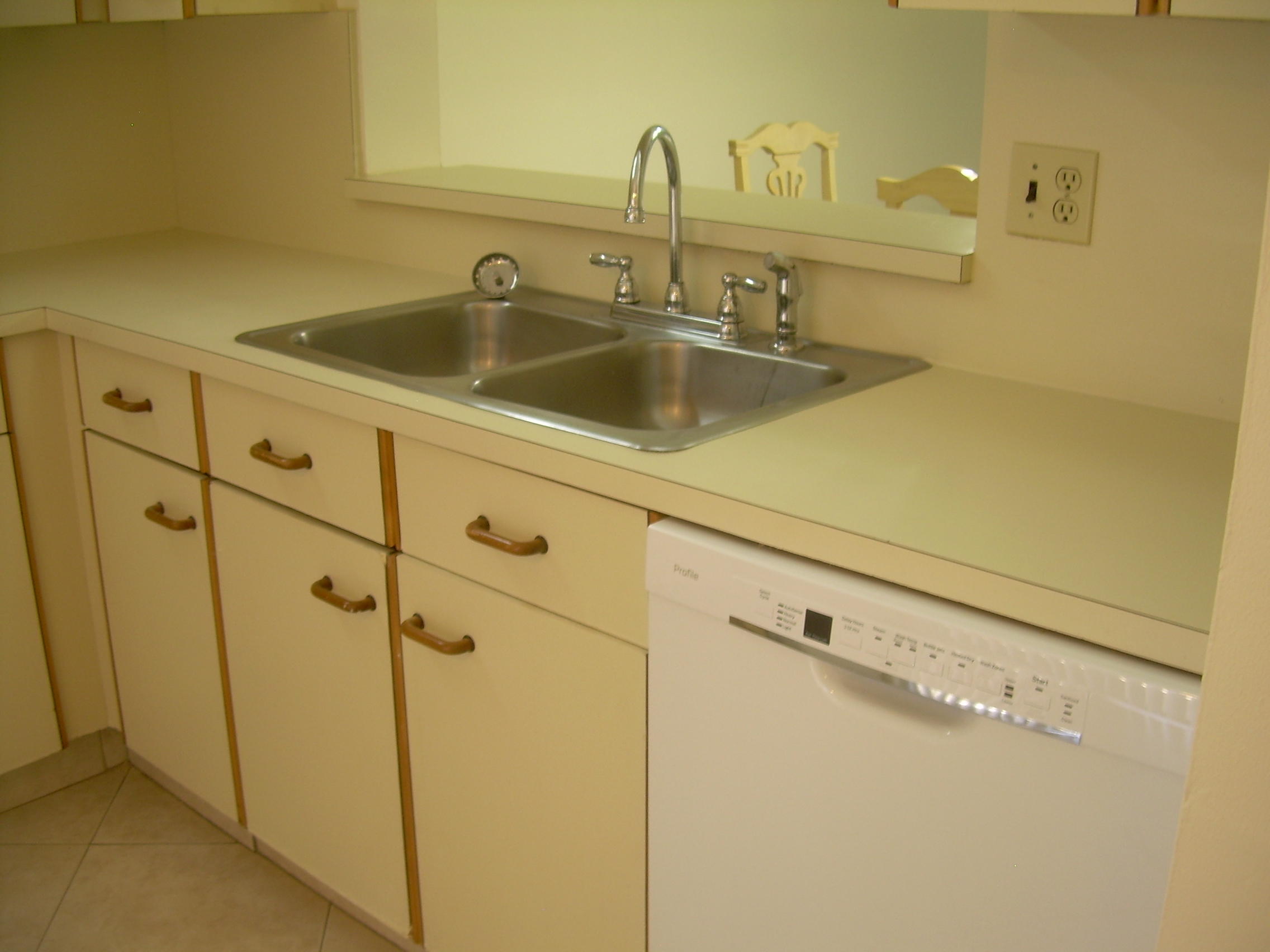 400 Club Circle, Unit 108 Boca Raton, FL 33487 - Photo 4 of 19 Kitchen