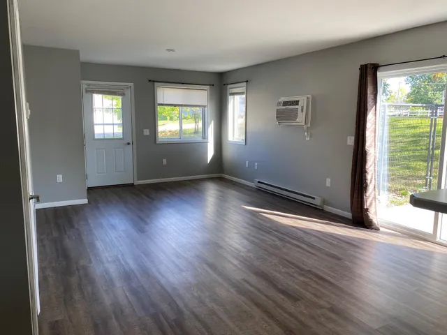 $135,000 | 204 Poplar Avenue West, Unit B, Badger, MN 56714