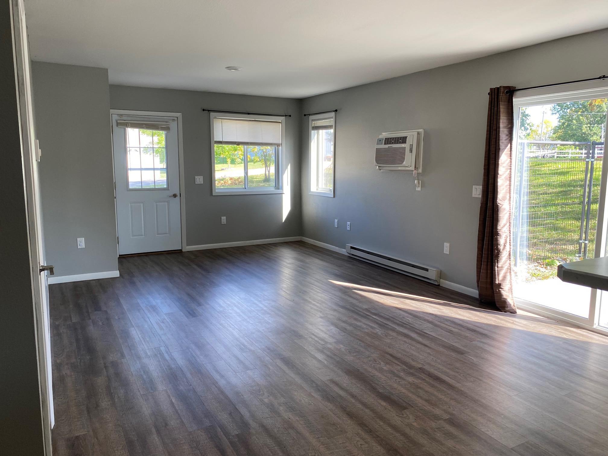 204 Poplar Avenue West, Unit B Badger, MN 56714 - Photo 2 of 9