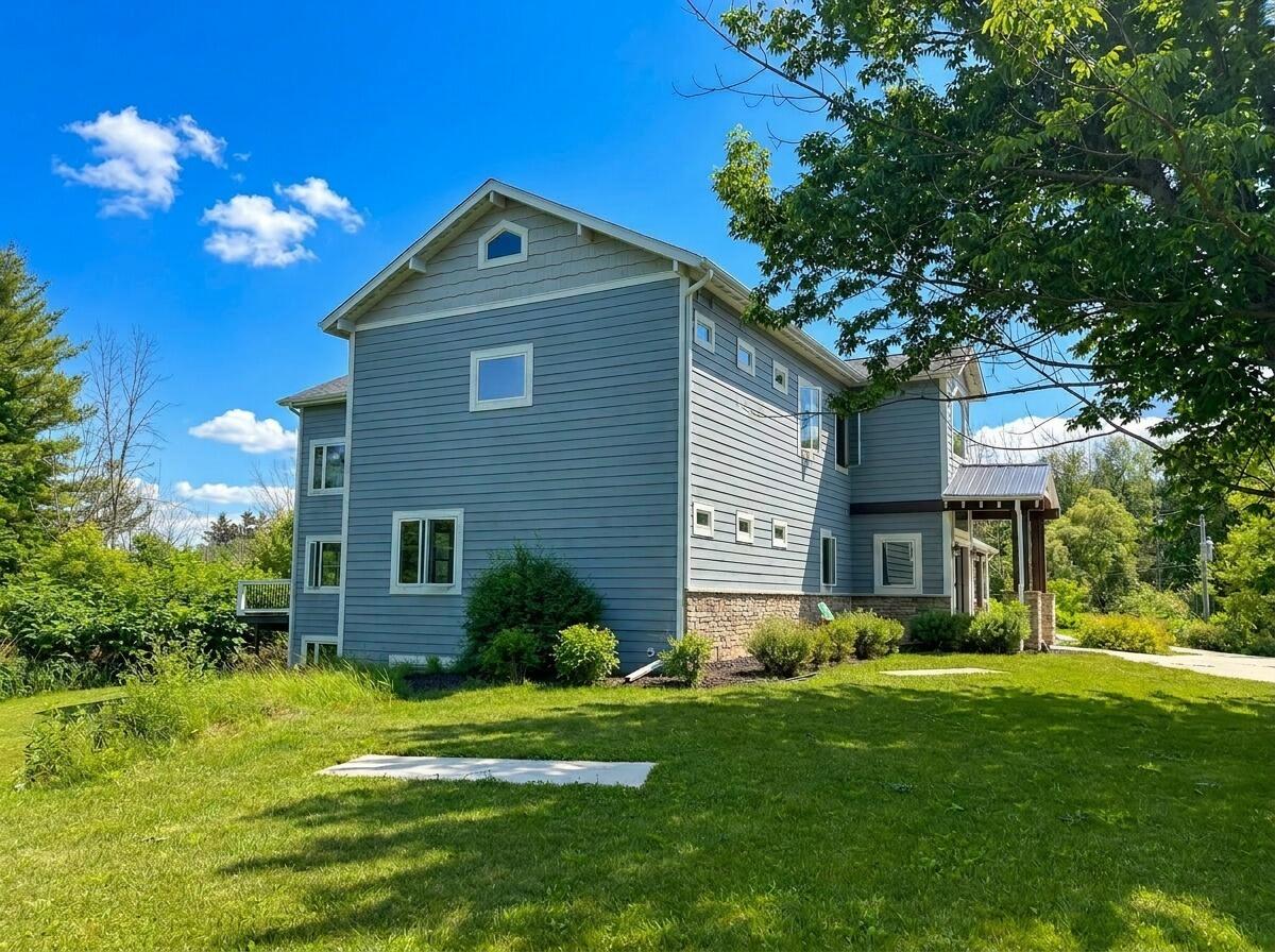 1115 Greendale Road Sheboygan, WI 53081 - Photo 2 of 49 02