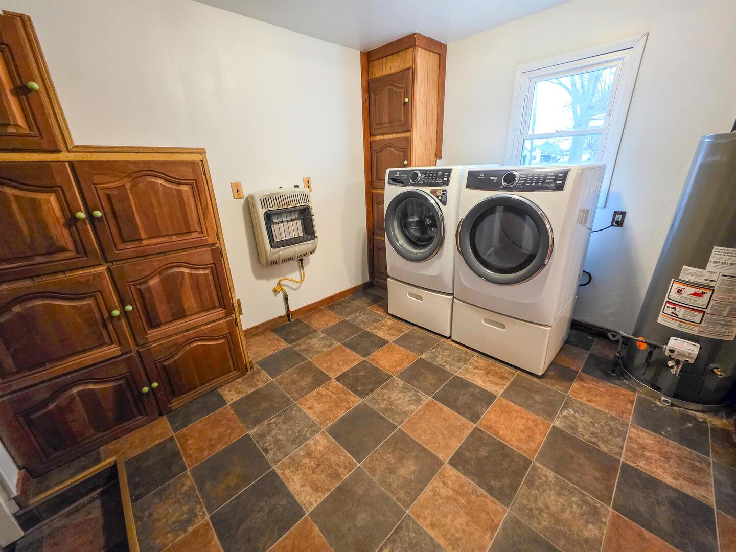 105 Watkins Street Cisne, IL 62823 - Photo 15 of 30 a utility room with dryer and washer