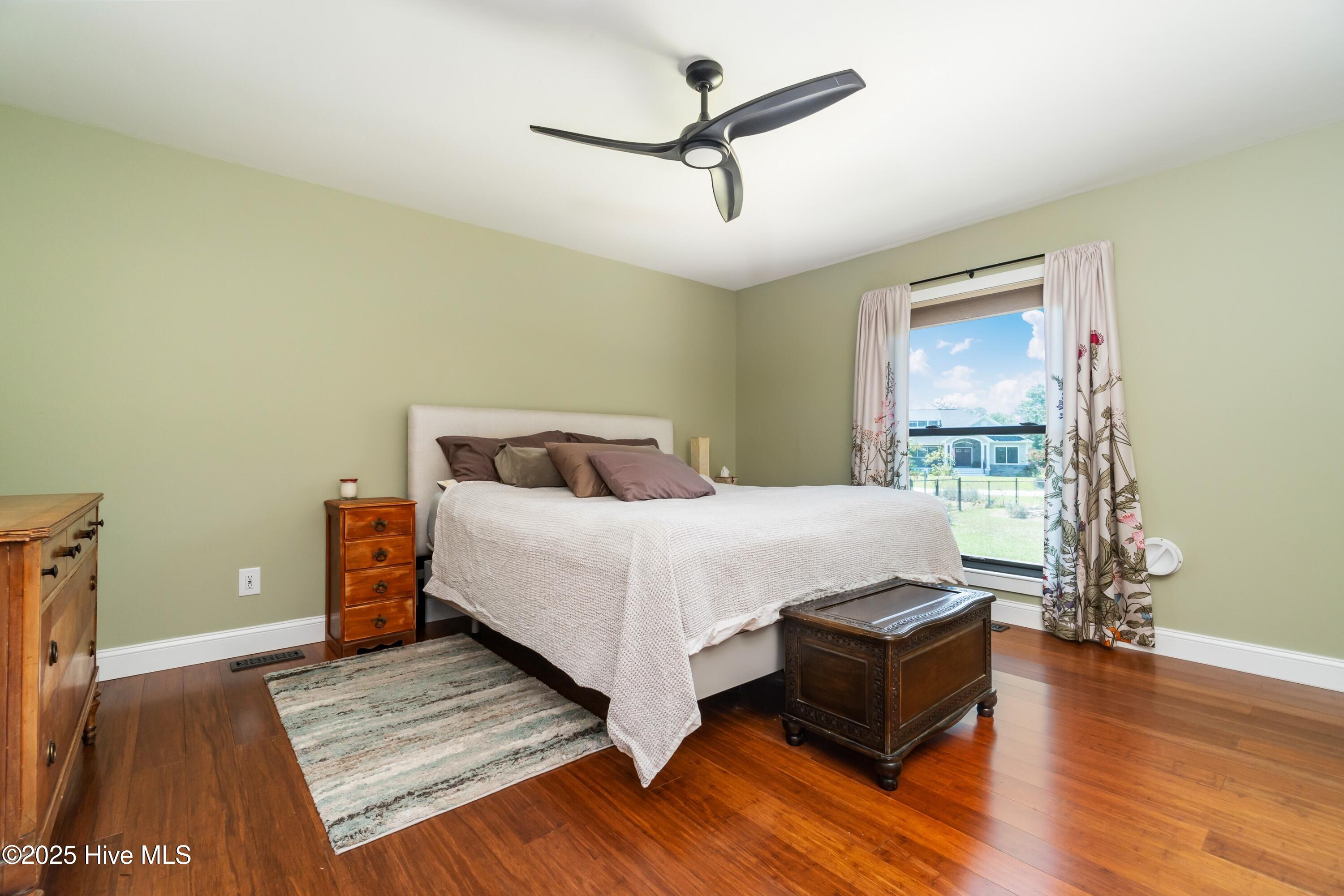 400 Ragan Road Oriental, NC 28571 - Photo 19 of 42 019_Master Bedroom