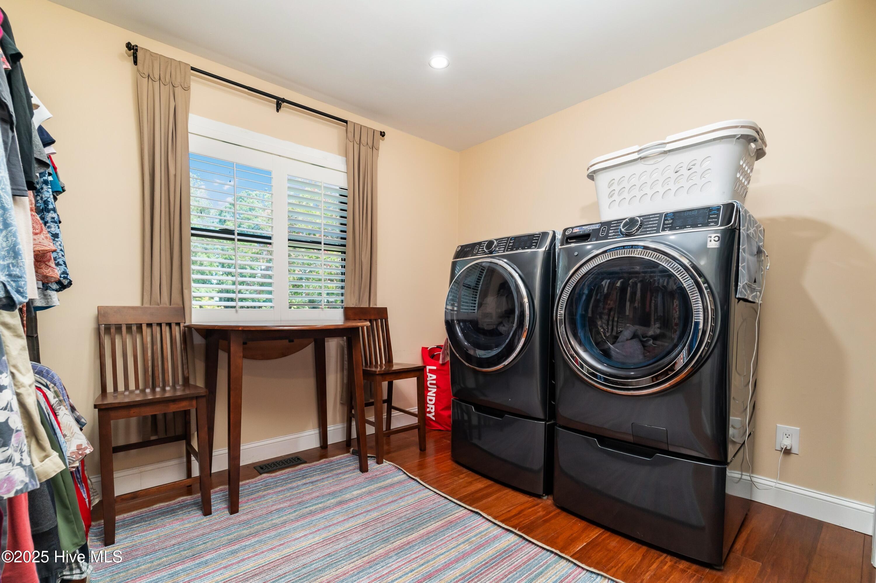 400 Ragan Road Oriental, NC 28571 - Photo 21 of 42 021_DressingLaundry