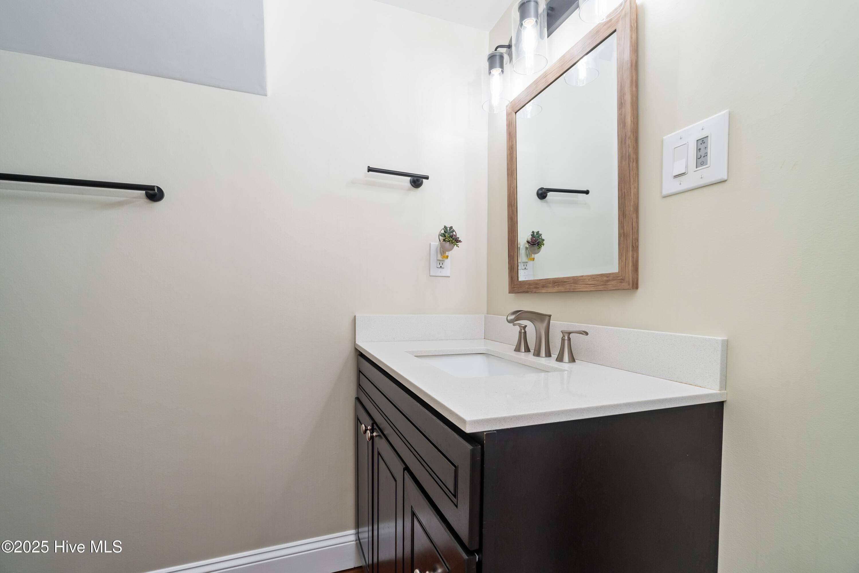 400 Ragan Road Oriental, NC 28571 - Photo 26 of 42 026_Guest Bath