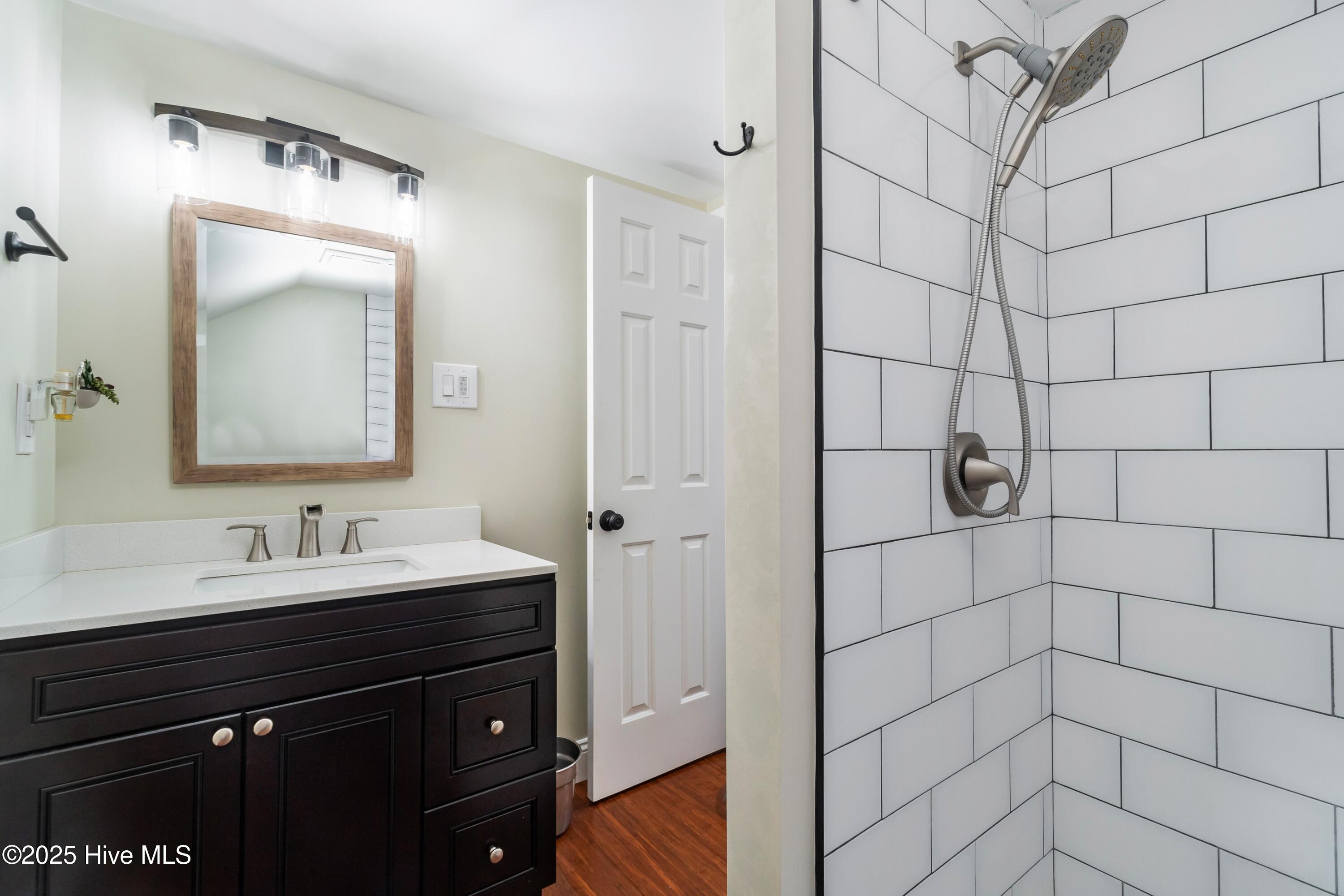 400 Ragan Road Oriental, NC 28571 - Photo 27 of 42 027_Guest Bath