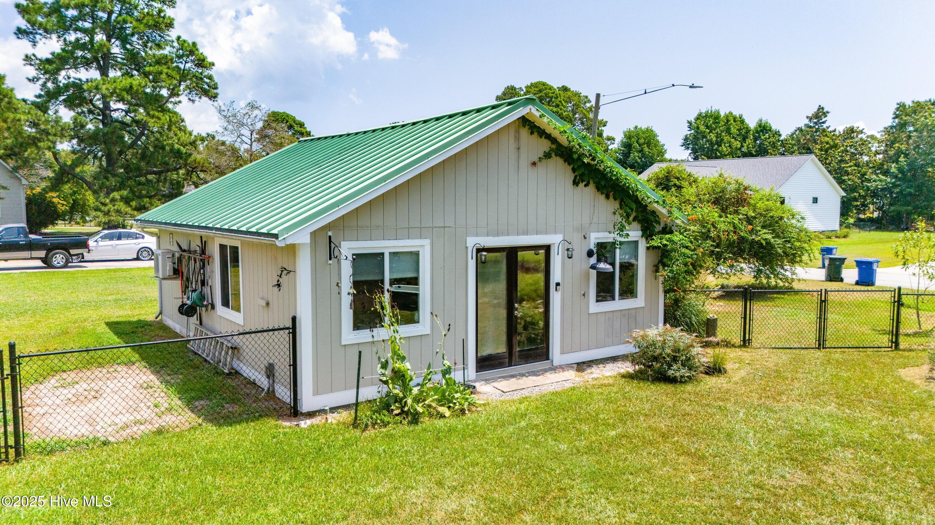 400 Ragan Road Oriental, NC 28571 - Photo 37 of 42 037_Workshop