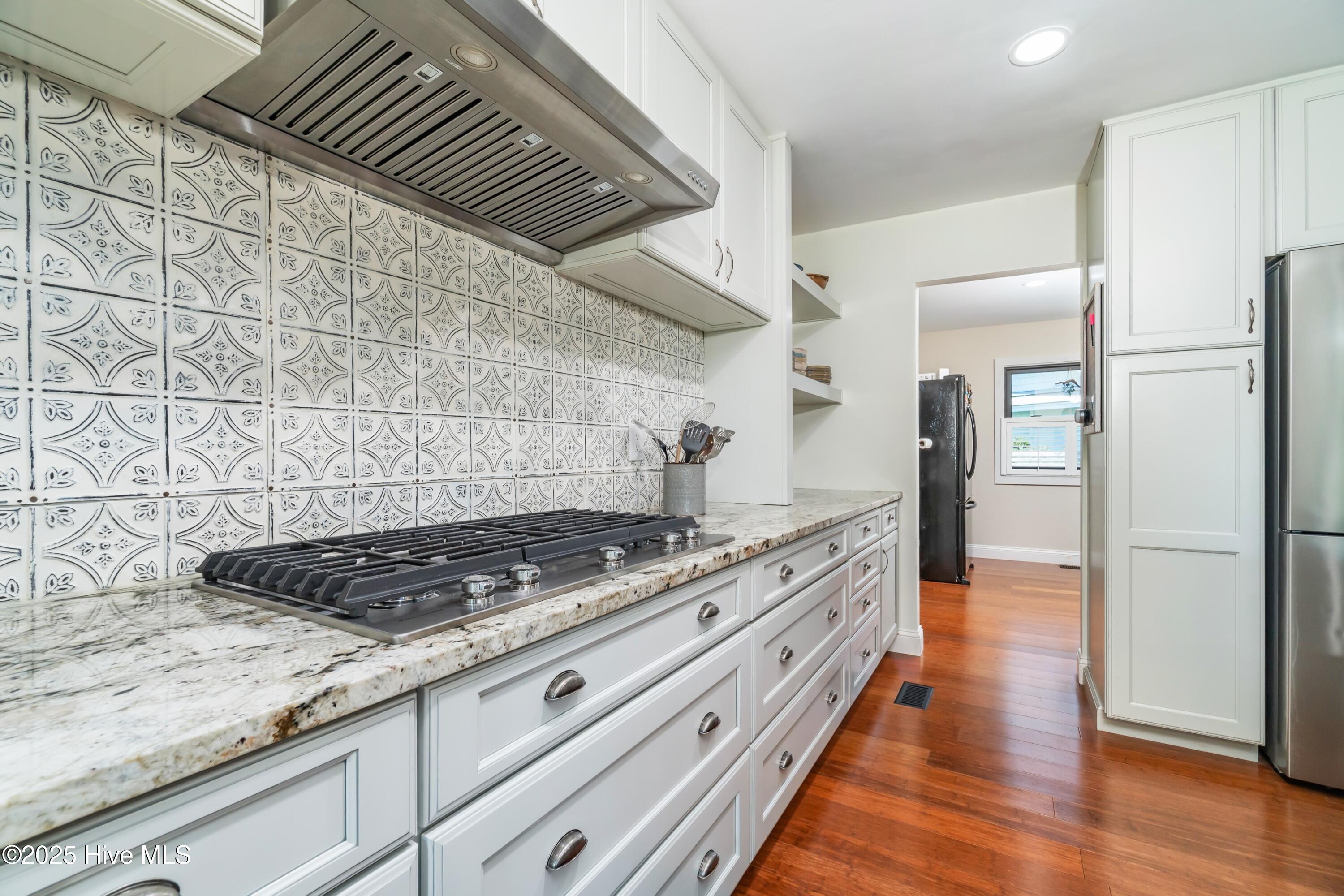 400 Ragan Road Oriental, NC 28571 - Photo 7 of 42 007_Kitchen