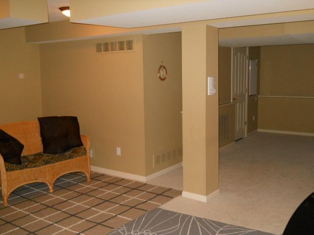 820 Garnet Court Rochester, MI 48306 - Photo 3 of 11 31074459-2.JPG