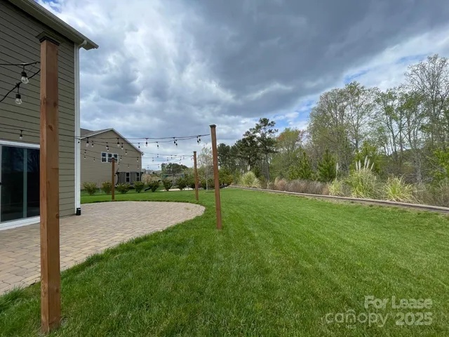 a view of a yard in front of a house