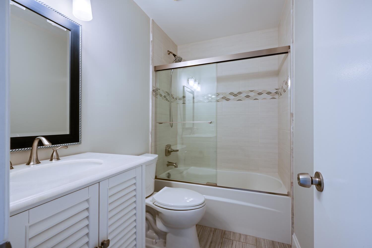 6817 Via Regina Boca Raton, FL 33433 - Photo 14 of 27 6817 Via Regina Boca Raton FL-large-016-