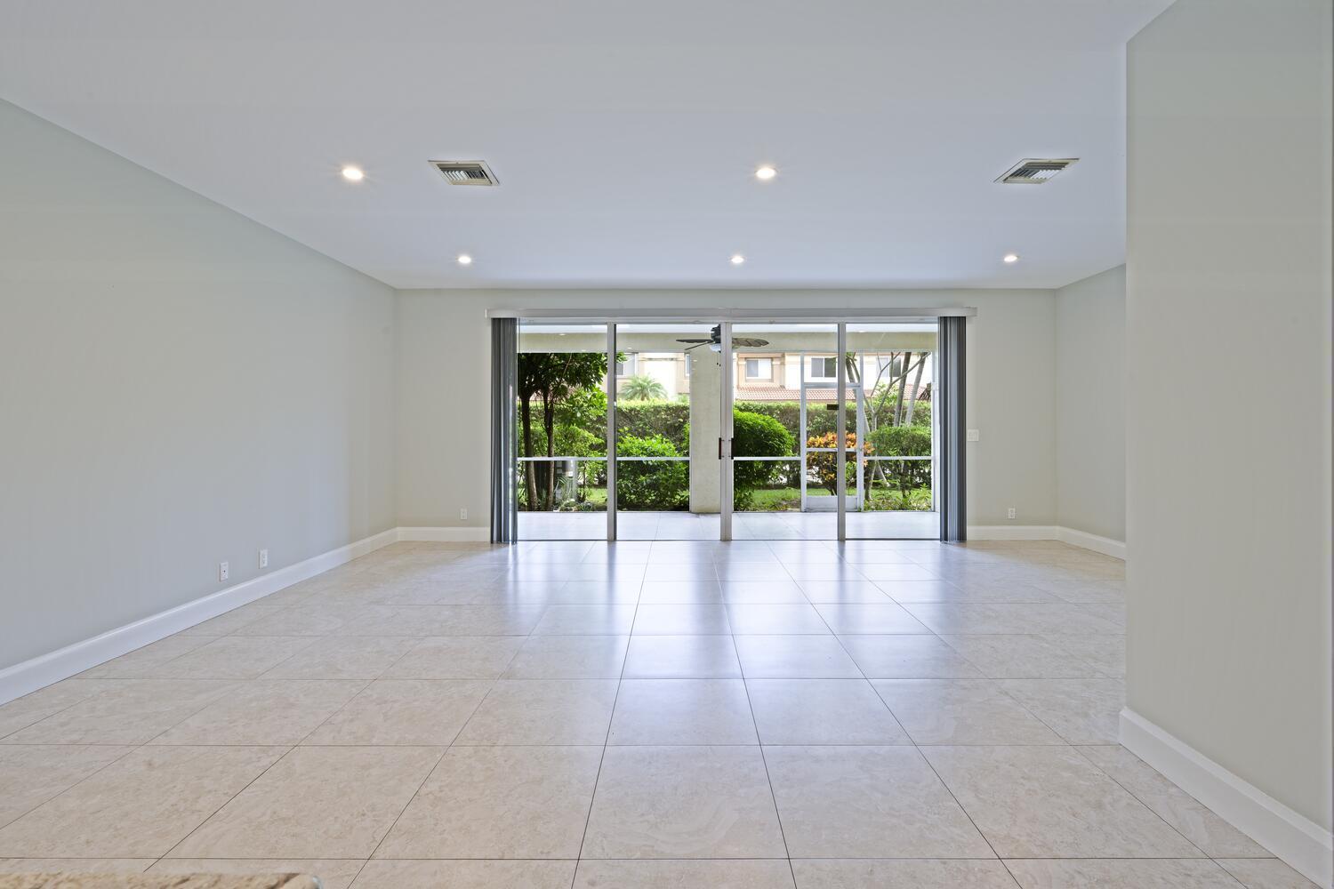 6817 Via Regina Boca Raton, FL 33433 - Photo 7 of 27 6817 Via Regina Boca Raton FL-large-006-