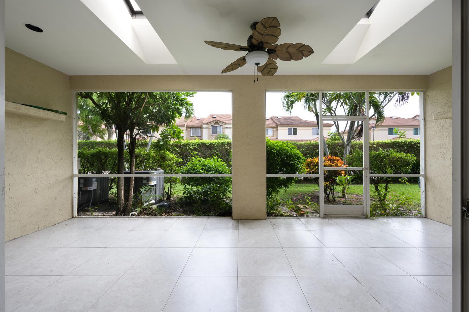 6817 Via Regina Boca Raton, FL 33433 - Photo 8 of 27 6817 Via Regina Boca Raton FL-large-009-