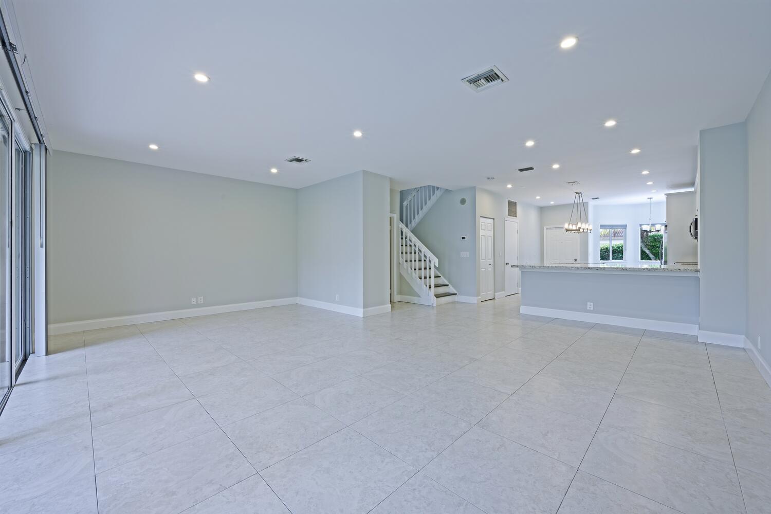 6817 Via Regina Boca Raton, FL 33433 - Photo 9 of 27 6817 Via Regina Boca Raton FL-large-008-