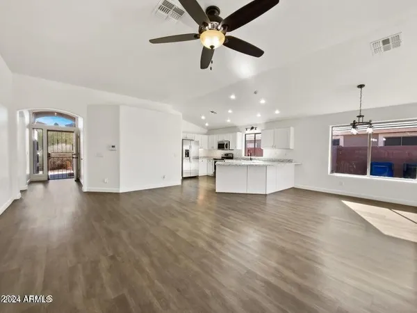 $2,195 | 866 South Cerise, Mesa, AZ 85208