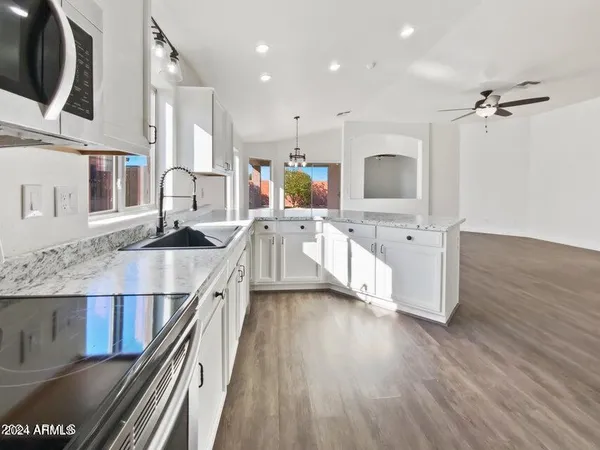 $2,295 | 866 South Cerise, Mesa, AZ 85208